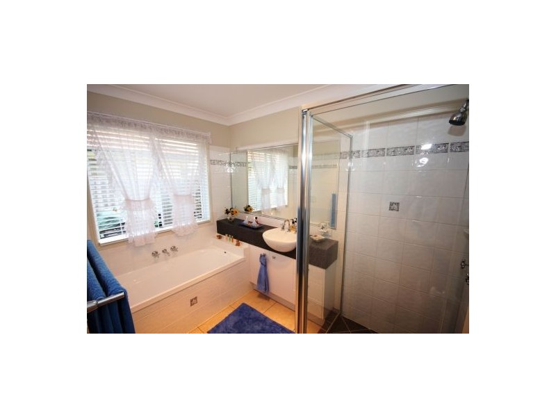 18 Somerville Cr, Sippy Downs QLD 4556