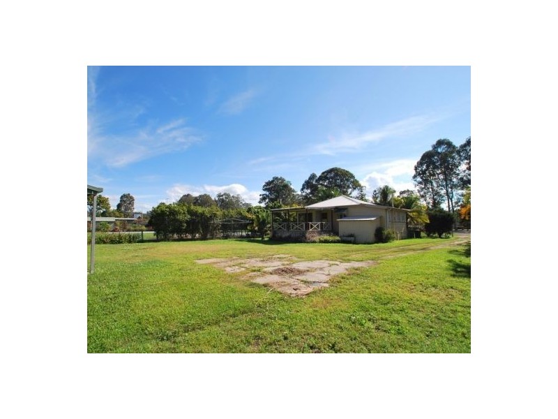 76 Old Bruce Hwy, Yandina QLD 4561