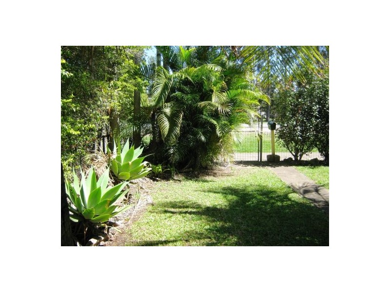 76 Old Bruce Hwy, Yandina QLD 4561