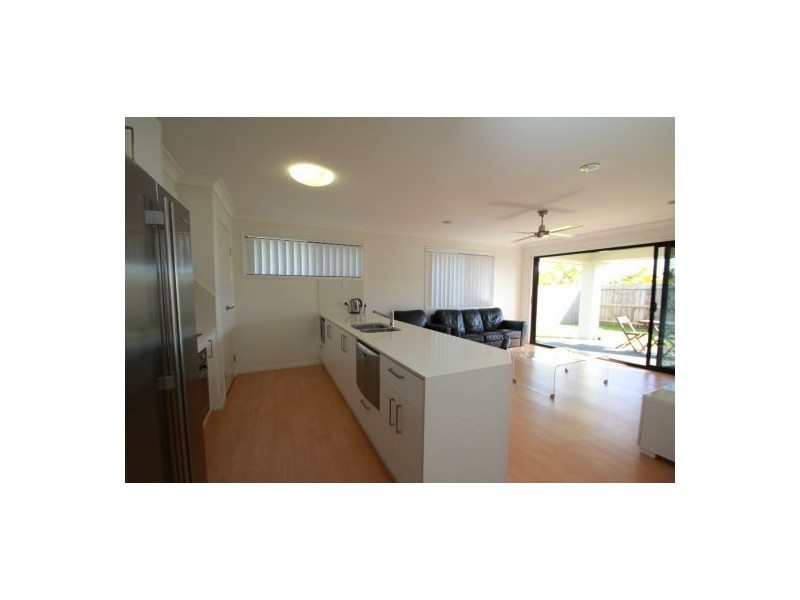 2/10 Tamarind St, Meridan Plains QLD 4551