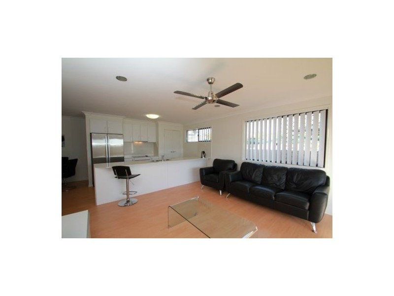 2/10 Tamarind St, Meridan Plains QLD 4551