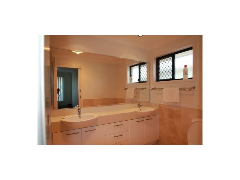 2/10 Tamarind St, Meridan Plains QLD 4551