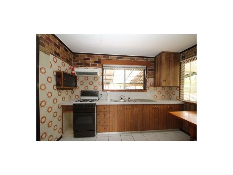 206  School Rd, Kallangur QLD 4503