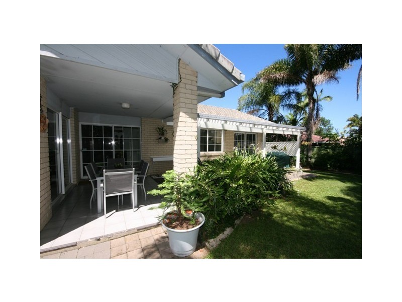 71 Poinsettia Ave, Mooloolaba QLD 4557