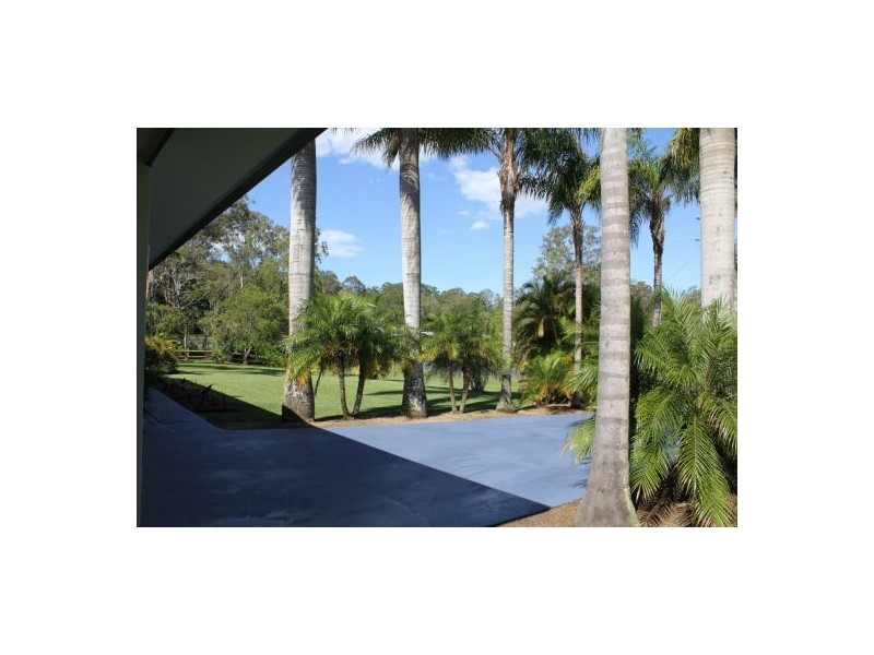 32 Mooloolah Meadows Dr, Mooloolah Valley QLD 4553