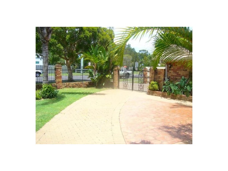 74 Amarina  ave, Mooloolaba QLD 4557