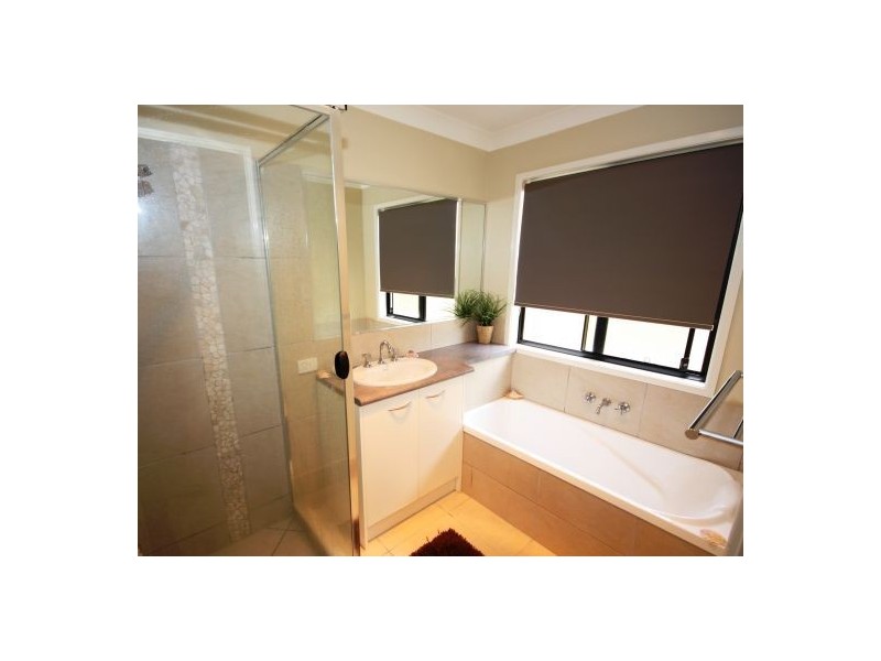 16 Burrows St, Sippy Downs QLD 4556