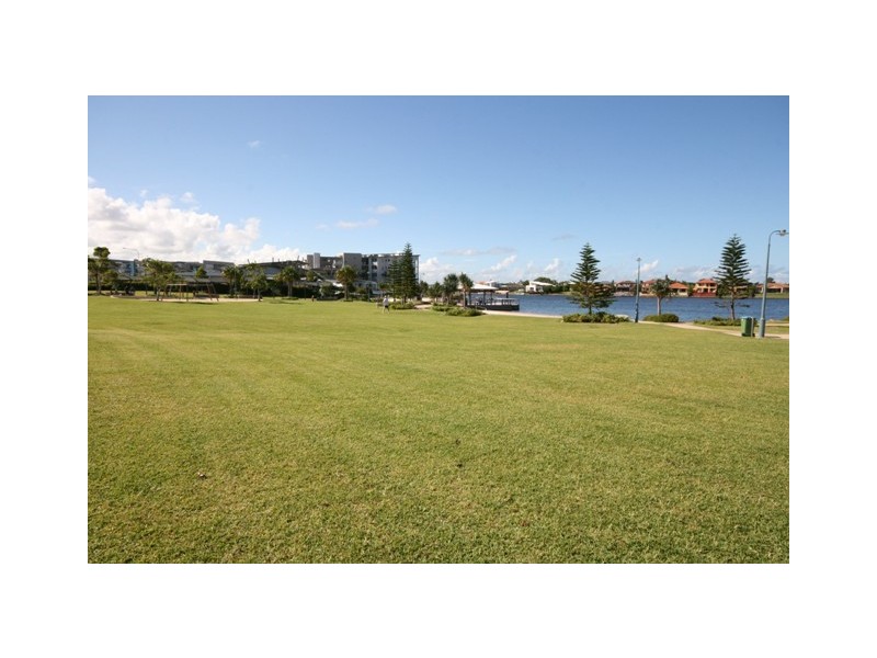 5 BIMINI STREET, Kawana Island QLD 4575