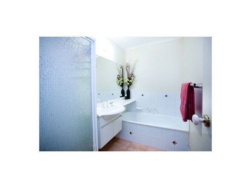 4 Beaverbrook Circuit, Sippy Downs QLD 4556