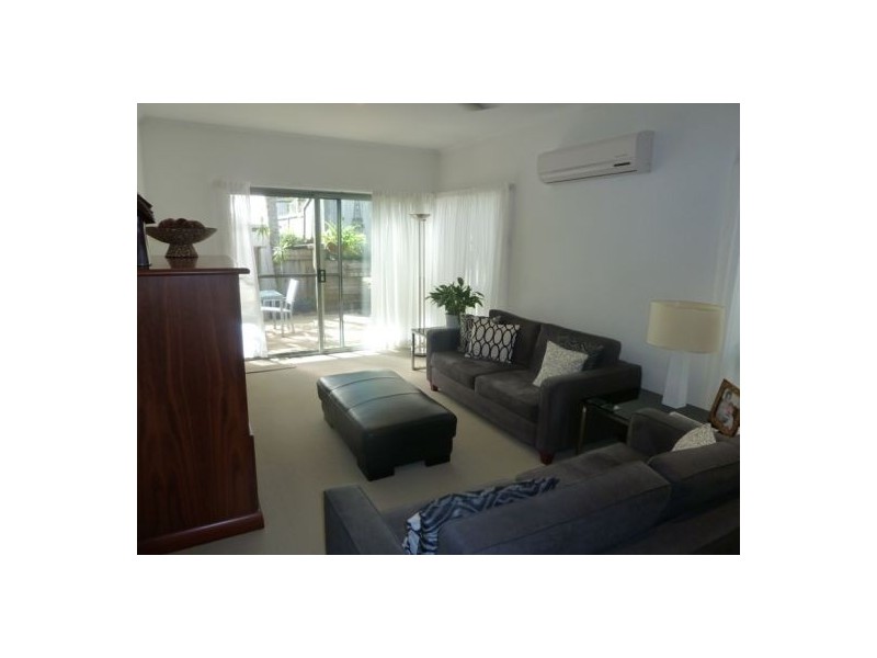 24-1 poinsettia ct, Mooloolaba QLD 4557
