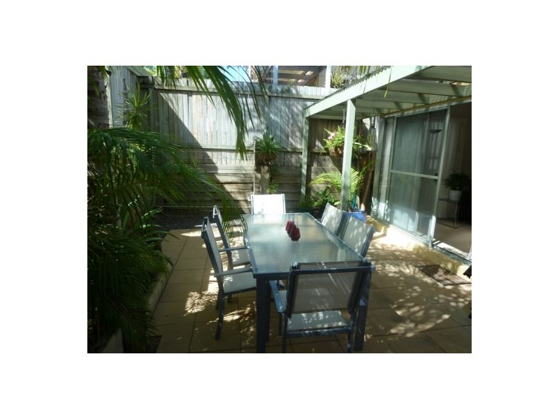 24-1 poinsettia ct, Mooloolaba QLD 4557