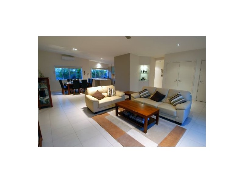 38 Pembroke Av, Pelican Waters QLD 4551