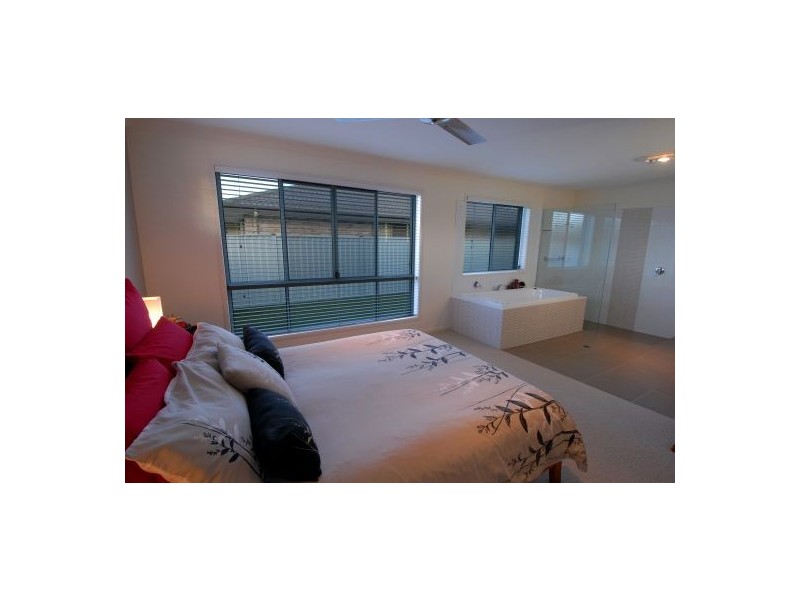 38 Pembroke Av, Pelican Waters QLD 4551