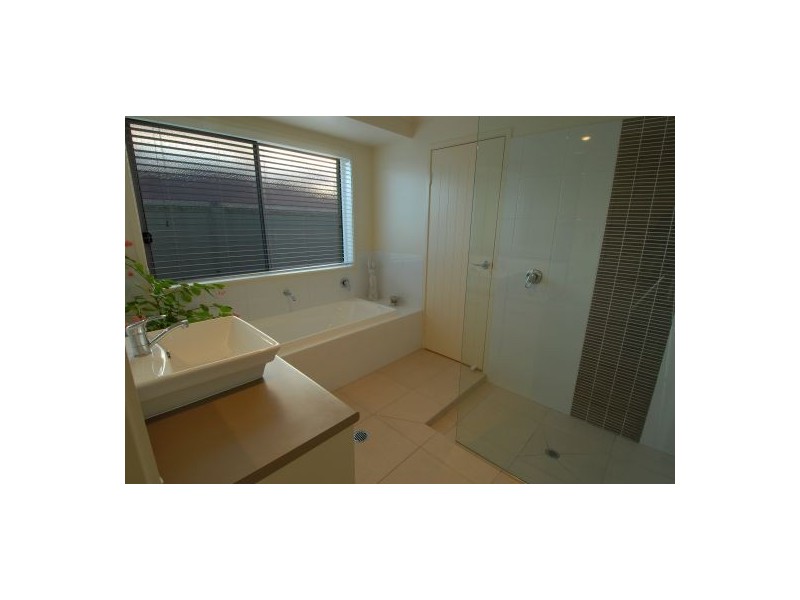 38 Pembroke Av, Pelican Waters QLD 4551