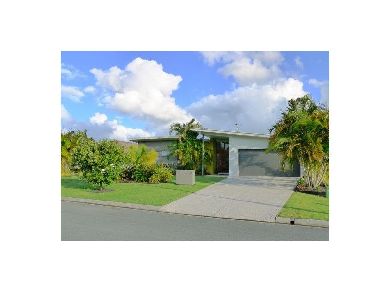 38 Pembroke Av, Pelican Waters QLD 4551