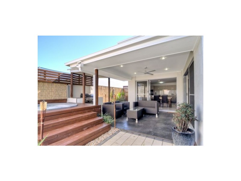 2/1 Cumberland Cr, Little Mountain QLD 4551