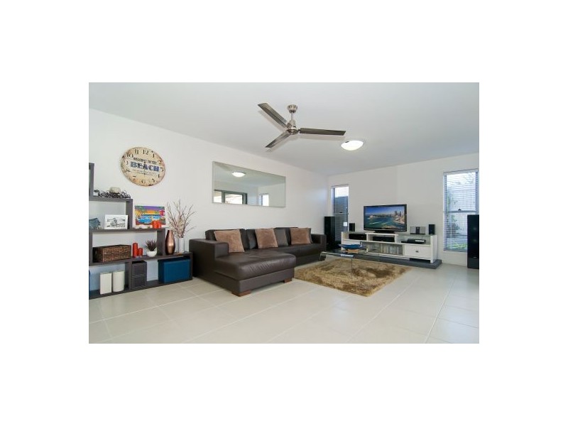 2/1 Cumberland Cr, Little Mountain QLD 4551