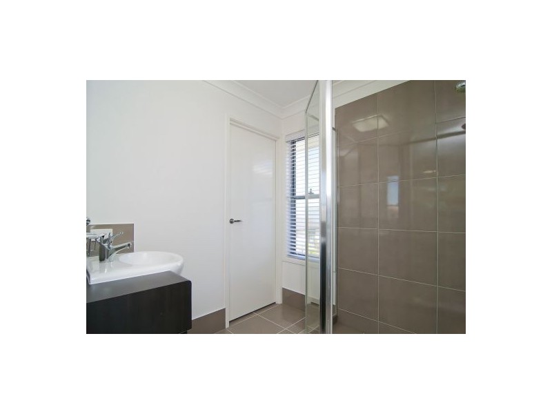 2/1 Cumberland Cr, Little Mountain QLD 4551