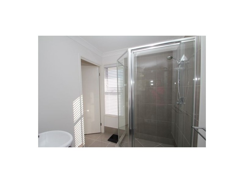 2/1 Cumberland Cr, Little Mountain QLD 4551