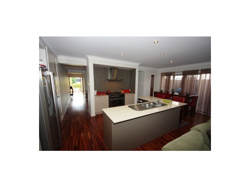 7  Cedarfield Cr, Sippy Downs QLD 4556
