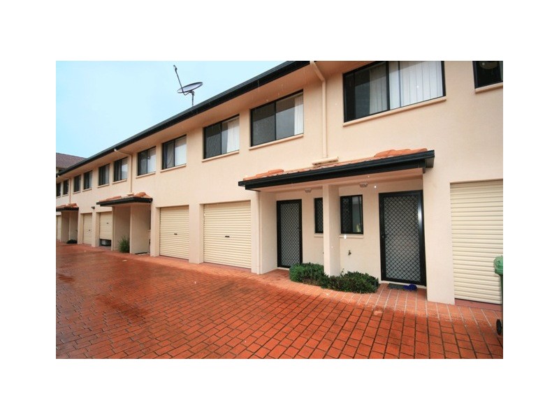 8 YALLANGA PLACE, Mooloolaba QLD 4557