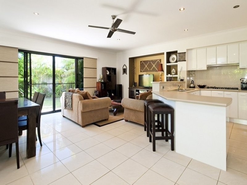 1 Bonaire Court, Kawana Island QLD 4575