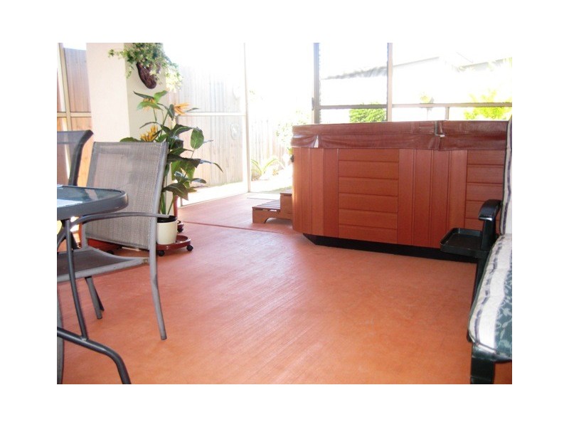 24 Springbrook St, Caloundra West QLD 4551