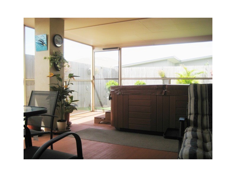 24 Springbrook St, Caloundra West QLD 4551