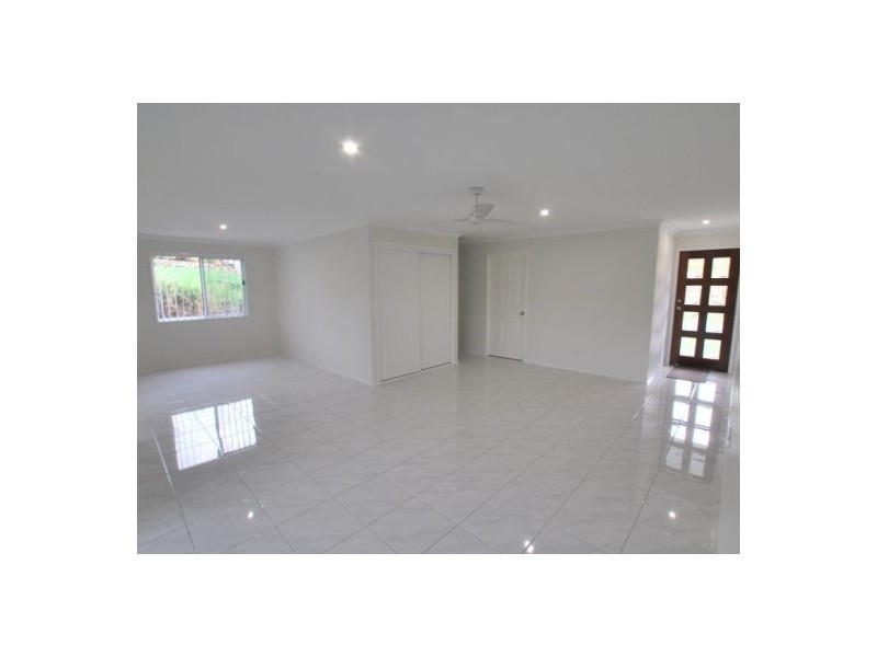 8 James Whalley Dr, Burnside QLD 4560