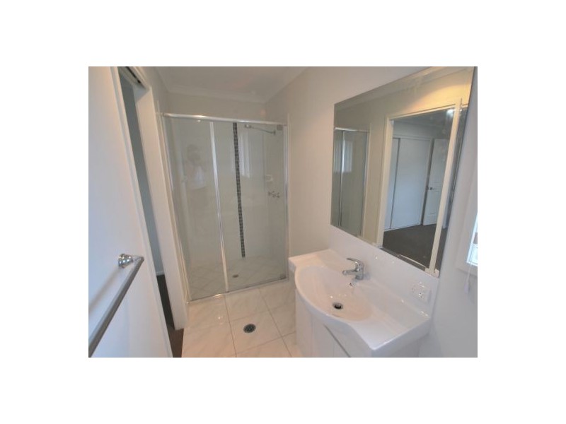 8 James Whalley Dr, Burnside QLD 4560