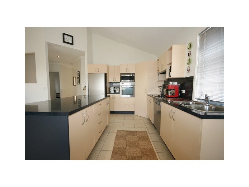 1 BIMINI STREET, Kawana Island QLD 4575