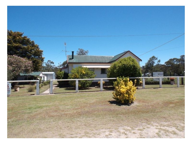 60 Callandoon Street, Wallangarra QLD 4383