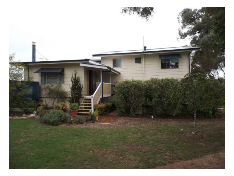 54 Wallangarra Road, Stanthorpe QLD 4380