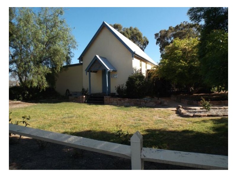 001 New England Highway, Ballandean QLD 4382
