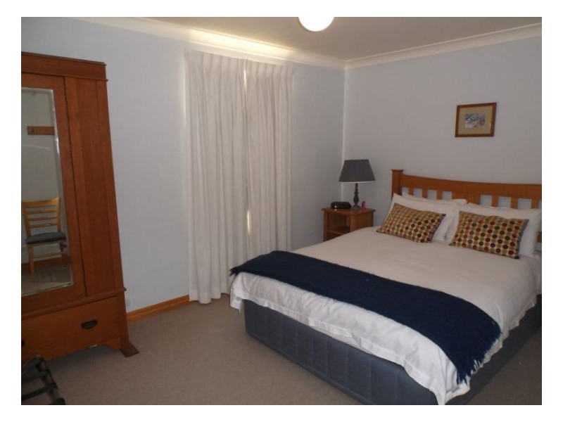 001 New England Highway, Ballandean QLD 4382