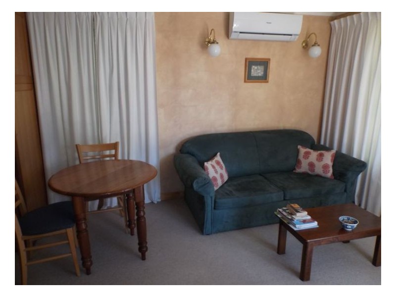 001 New England Highway, Ballandean QLD 4382