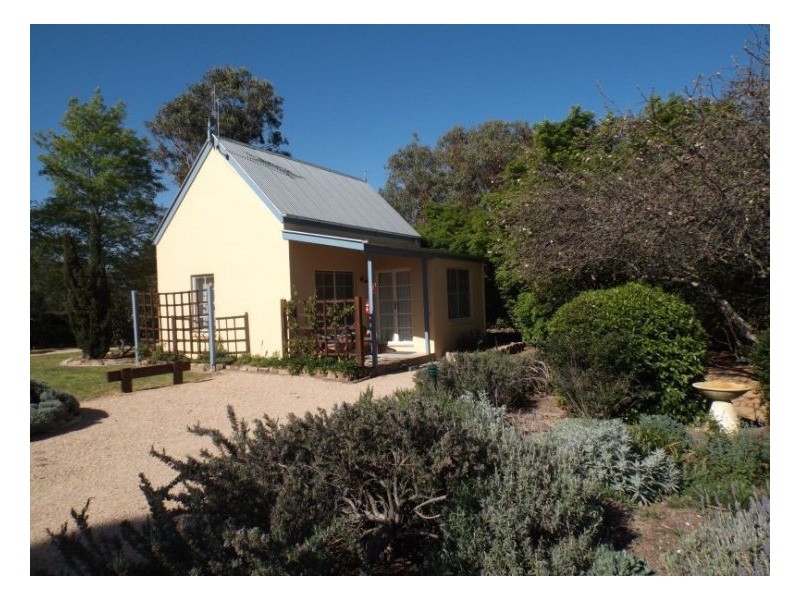001 New England Highway, Ballandean QLD 4382
