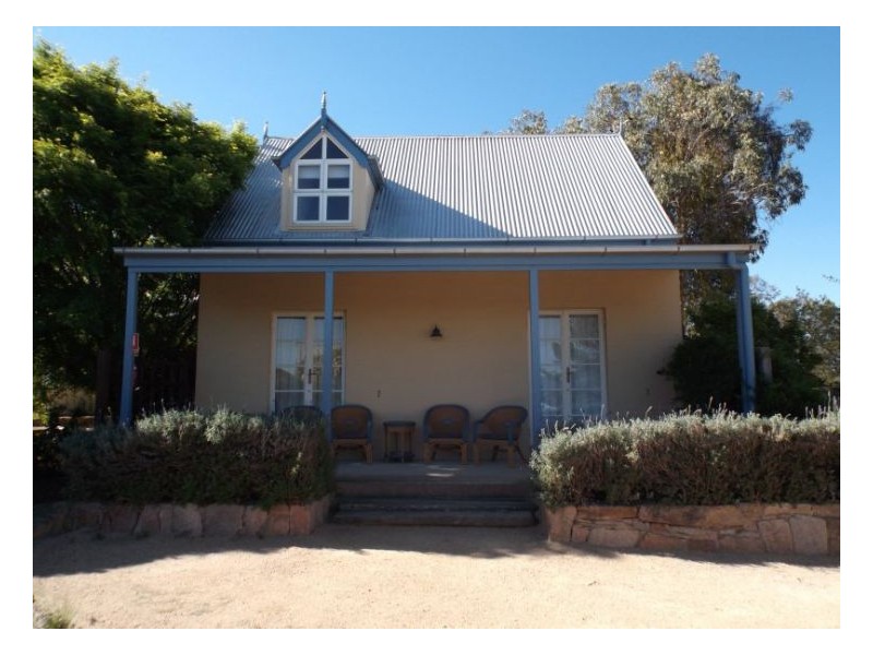 001 New England Highway, Ballandean QLD 4382
