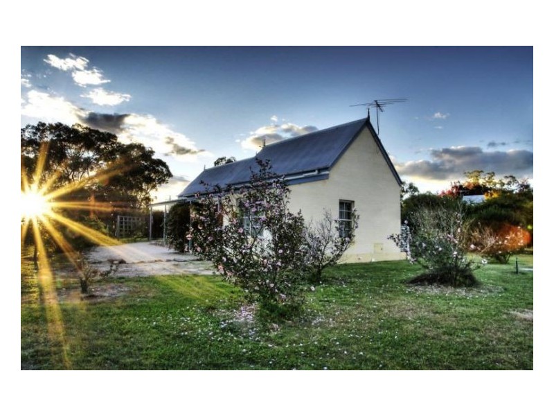 001 New England Highway, Ballandean QLD 4382