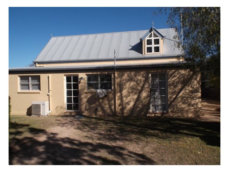 001 New England Highway, Ballandean QLD 4382