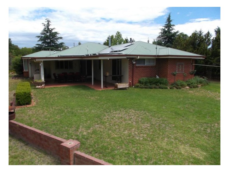 18 Pioneers Parade, Stanthorpe QLD 4380
