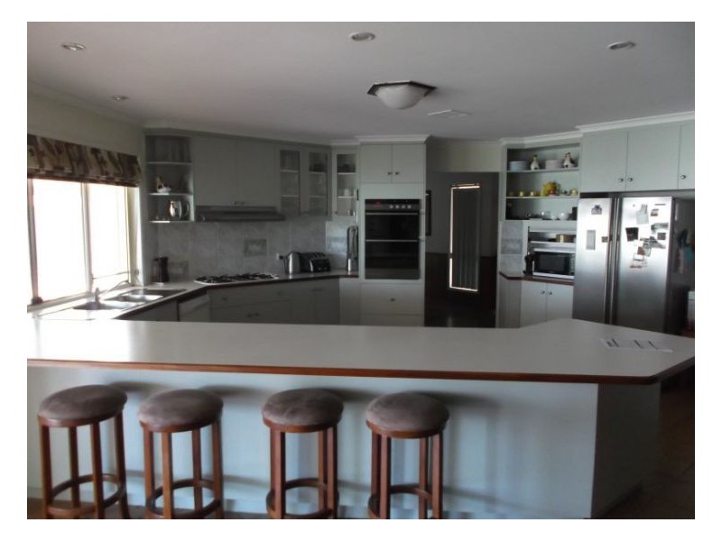 18 Pioneers Parade, Stanthorpe QLD 4380