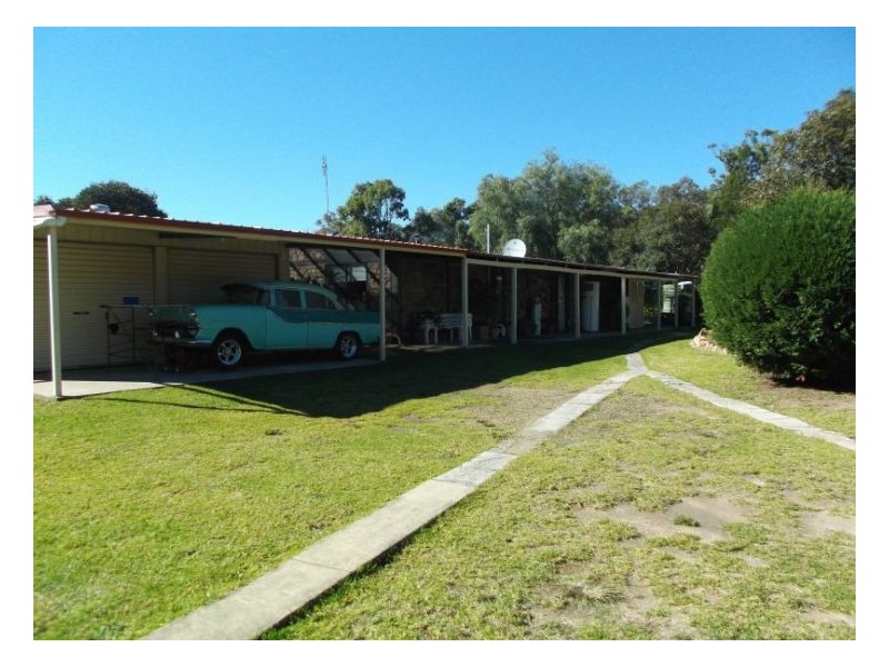 74 Cala Lane, Glen Aplin QLD 4381