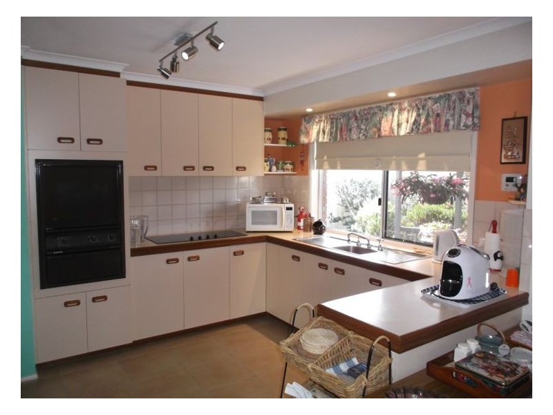 11 Burton Crescent, Stanthorpe QLD 4380