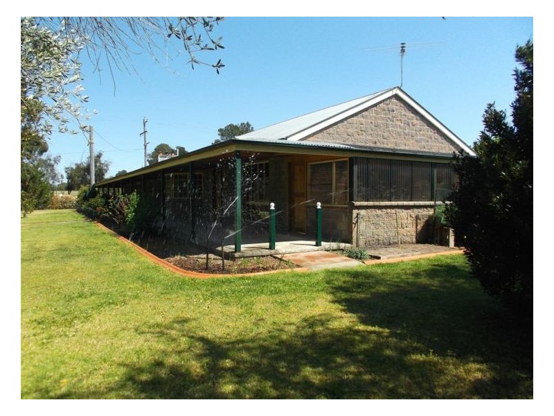 25555 New England Highway, Stanthorpe QLD 4380