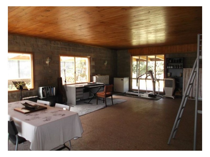 25555 New England Highway, Stanthorpe QLD 4380