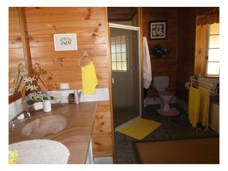 25555 New England Highway, Stanthorpe QLD 4380