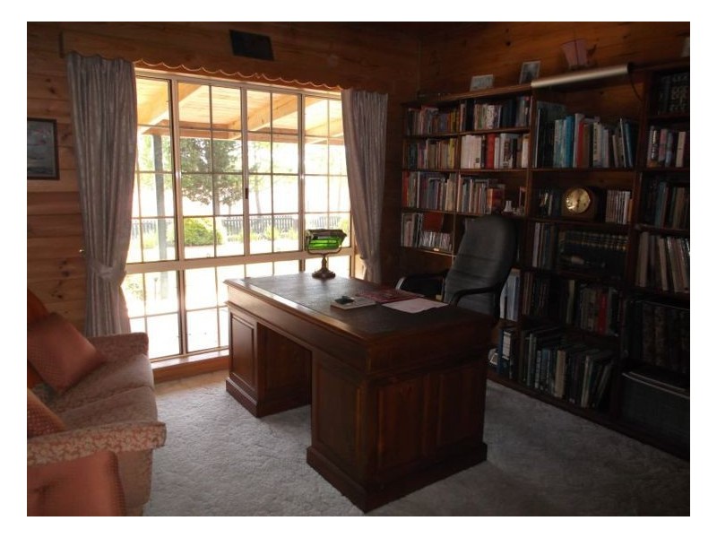 25555 New England Highway, Stanthorpe QLD 4380