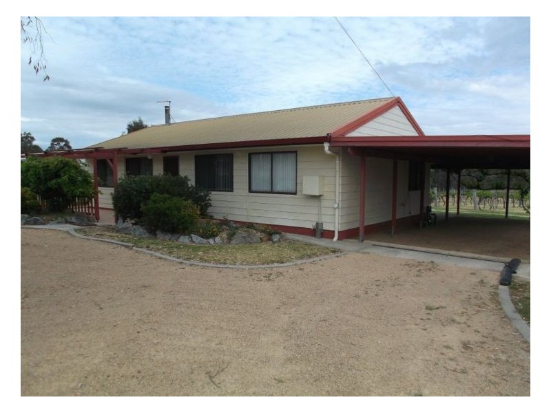 27144 New England Highway, Stanthorpe QLD 4380