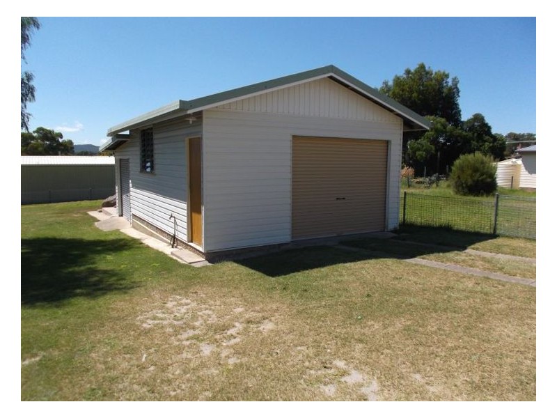 33 Hillcrest Street, Stanthorpe QLD 4380